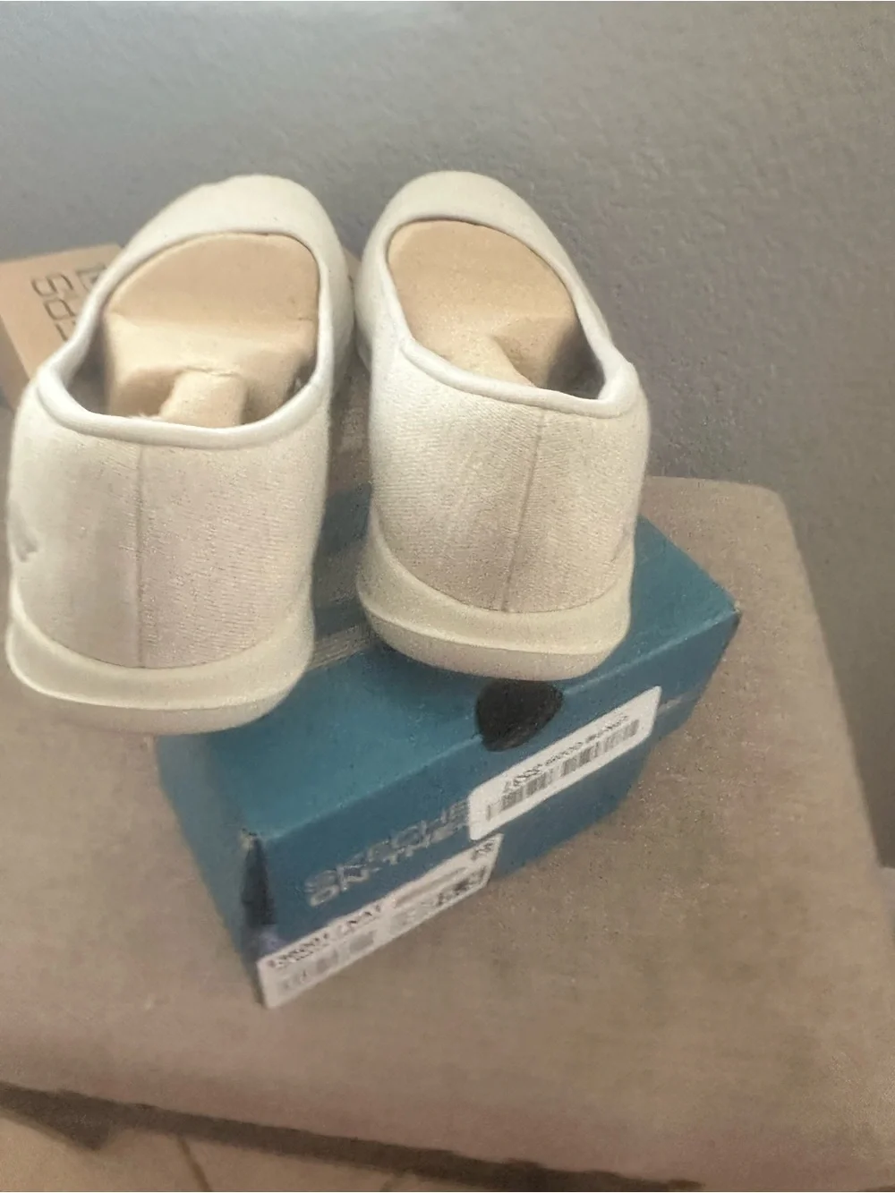Skechers Susie go walk lite Women’s Canvas Ballet Flats in Beige 5.5